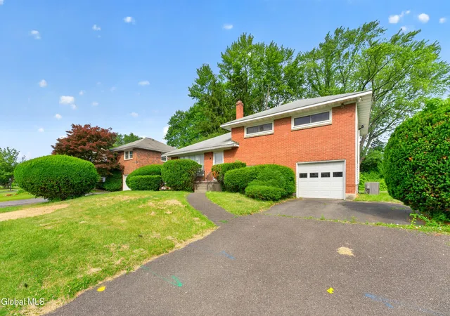 Photo 2 of Sale Pending at 121 Ramsey Pl, Albany, NY 12209 | MLS# 202622039 | Listing updated on 2026-08-03