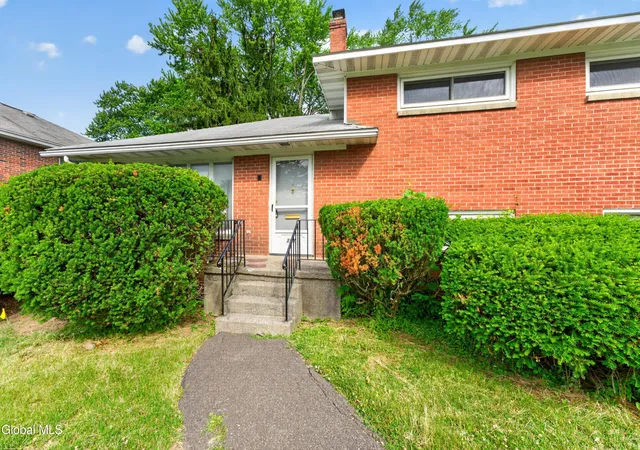 Photo 3 of Sale Pending at 121 Ramsey Pl, Albany, NY 12209 | MLS# 202622039 | Listing updated on 2026-08-03