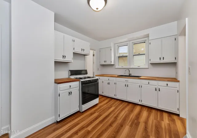 Listing Photo 4 - Condo for sale in building located at 386 Division St, Amsterdam, NY 12010