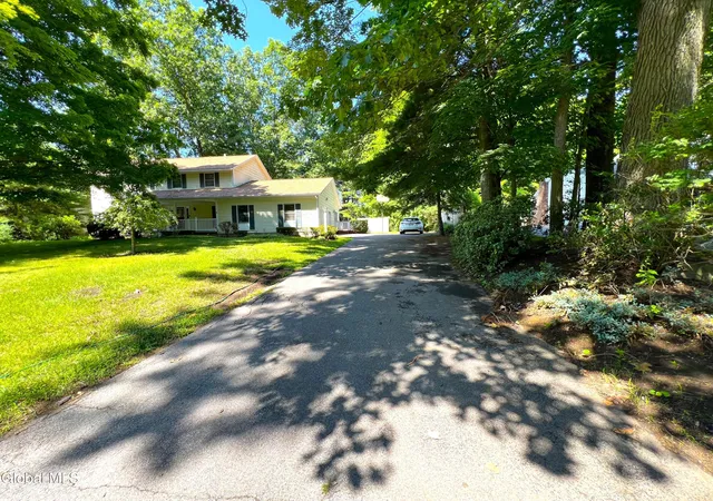 Photo 3 of Single family home for sale at 7 Woods Way, Clifton Park, NY 12065 | MLS# 202621994 | Listing updated on 2026-09-06