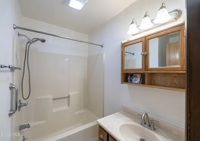 17th image of 14 Tompion Ln, Saratoga Springs, NY 12866 | MLS# 202622578