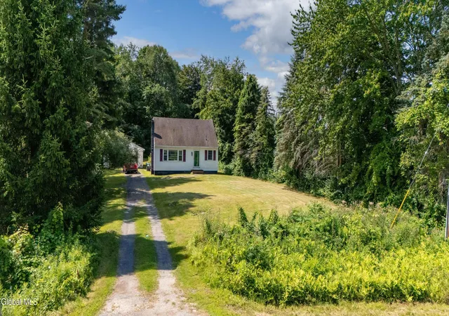 Photo 1 of Sale Pending at 1821 W Glenville Rd, Amsterdam, NY 12010 | MLS# 202622097 | Listing updated on 2026-09-16