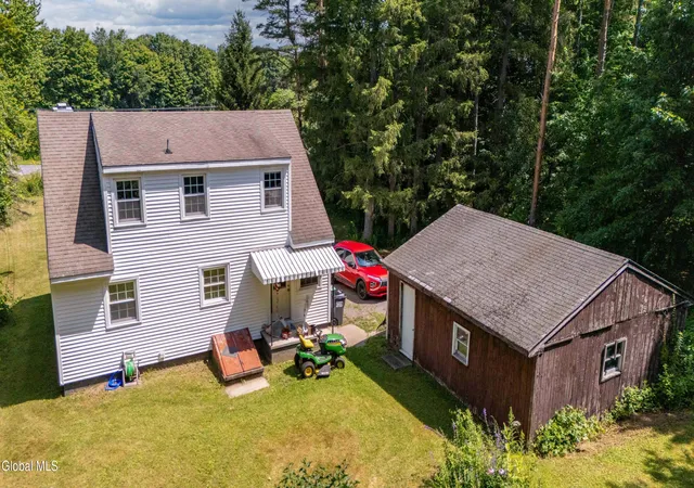 Photo 3 of Sale Pending at 1821 W Glenville Rd, Amsterdam, NY 12010 | MLS# 202622097 | Listing updated on 2026-09-16