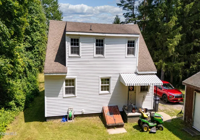 Photo 4 of Sale Pending at 1821 W Glenville Rd, Amsterdam, NY 12010 | MLS# 202622097 | Listing updated on 2026-09-16