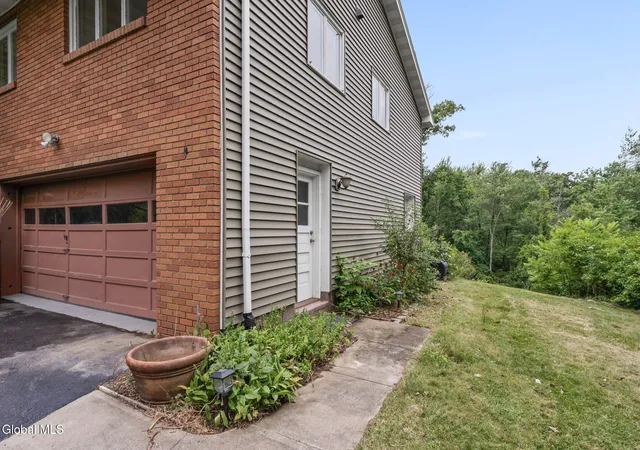 Photo 3 of Single family home for sale at 66 S Van Leuvan Dr, North Greenbush, NY 12144 | MLS# 202622337 | Listing updated on 2026-09-14