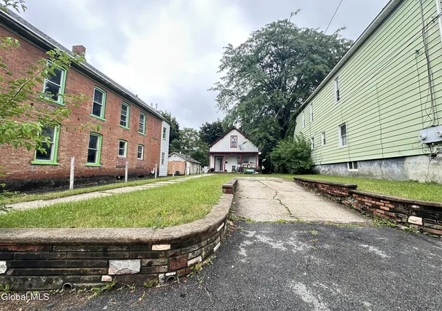 2nd image of 565 Nott St, Schenectady, NY 12308 | MLS# 202622920