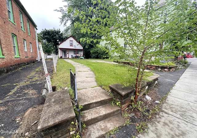 3rd image of 565 Nott St, Schenectady, NY 12308 | MLS# 202622920