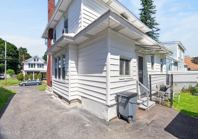 Photo 4 of Sale Pending at 1068 Lexington Ave, Schenectady, NY 12309 | MLS# 202622442 | Listing updated on 2026-08-06