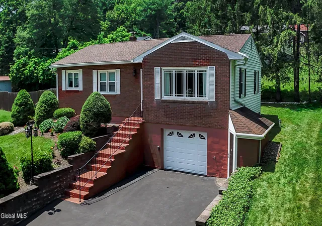 Photo 1 of Sale Pending at 25 White Birch Ln, West Coxsackie, NY 12192 | MLS# 202622279 | Listing updated on 2026-08-04