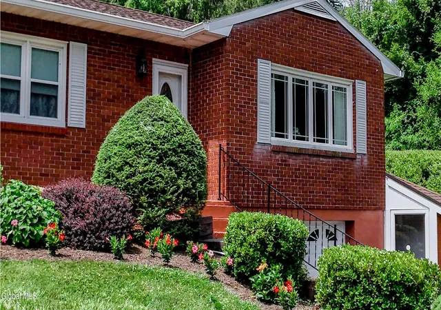 Photo 2 of Sale Pending at 25 White Birch Ln, West Coxsackie, NY 12192 | MLS# 202622279 | Listing updated on 2026-08-04
