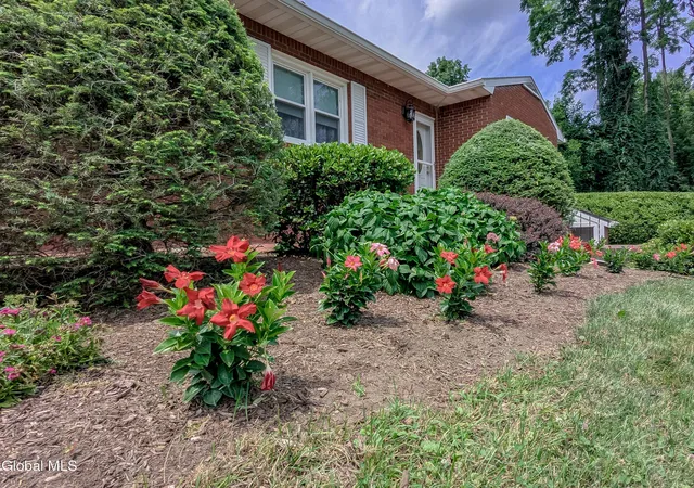Photo 3 of Sale Pending at 25 White Birch Ln, West Coxsackie, NY 12192 | MLS# 202622279 | Listing updated on 2026-08-04