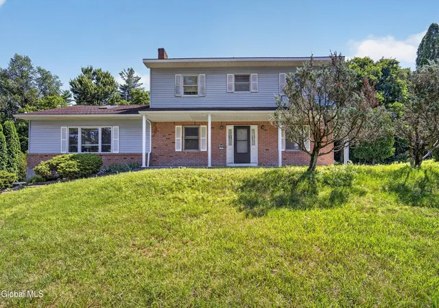 Photo 1 of Sale Pending at 7 Huntington Pkwy, Ballston Lake, NY 12019 | MLS# 202622427 | Listing updated on 2026-09-11