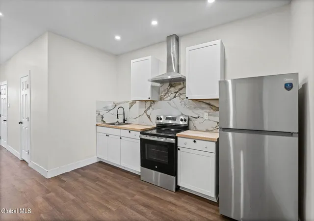 Listing Photo 4 - Condo for sale in building located at 132 4th Ave, Albany, NY 12202