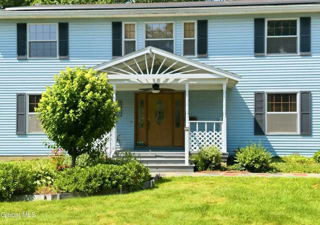 Photo 3 of Single family home for sale at 40 Brookwood Dr, Latham, NY 12110 | MLS# 202622471 | Listing updated on 2026-09-14