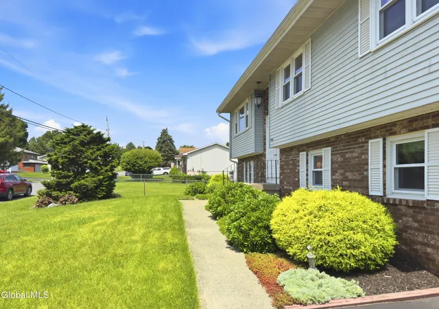 Photo 3 of Sale Pending at 20 Wendell Dr, Albany, NY 12205 | MLS# 202622470 | Listing updated on 2026-07-29