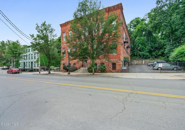 30th image of 206 N Pearl St #APT 204, Albany, NY 12207 | MLS# 202622220