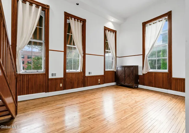 2nd image of 206 N Pearl St #APT 102, Albany, NY 12207 | MLS# 202622223