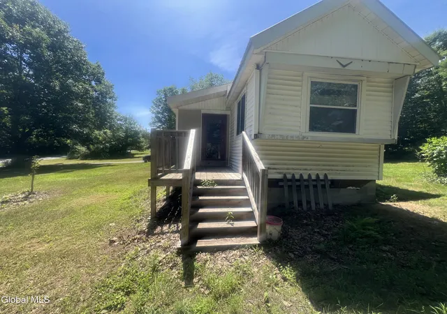 Photo 5 of Single family home for sale at 311 Vandenburgh Point Rd, Gloversville, NY 12078 | MLS# 202622219 | Listing updated on 2026-09-04