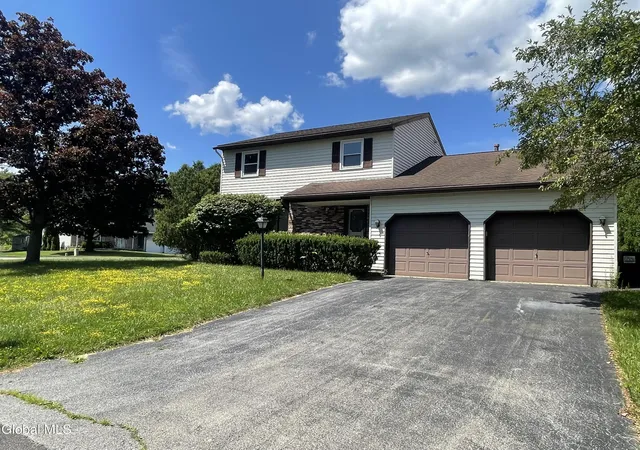 Photo 2 of Sale Pending at 2 Brookside Ct, Latham, NY 12110 | MLS# 202622372 | Listing updated on 2026-07-26