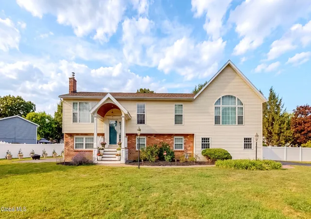 Photo 3 of Sale Pending at 16 Boyack Rd, Clifton Park, NY 12065 | MLS# 202623841 | Listing updated on 2026-09-02
