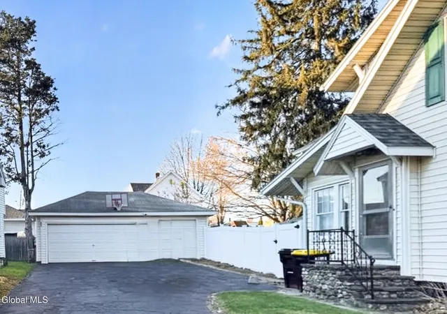 Photo 3 of Single family home for sale at 18 Fairfield Ave, Albany, NY 12205 | MLS# 202622922 | Listing updated on 2026-08-14