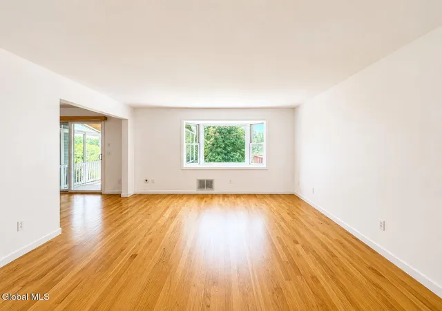 Listing Photo 4 - Condo for sale in building located at 115 Skyview Dr, Greenville, NY 12083