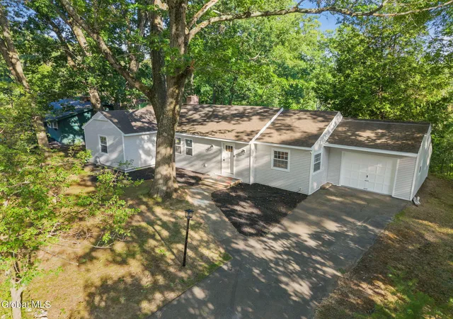 2nd image of 8 Woodland Dr, Johnstown, NY 12095 | MLS# 202622584