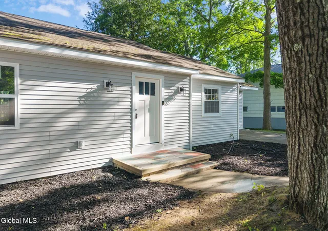 Photo 4 of Sale Pending at 8 Woodland Dr, Johnstown, NY 12095 | MLS# 202622584 | Listing updated on 2026-08-04