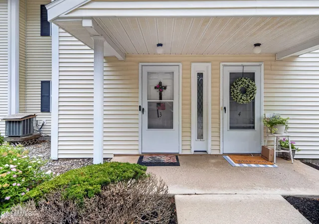 Listing Photo 4 - Condo for sale in building located at 103 Greenwich Dr, Albany, NY 12203