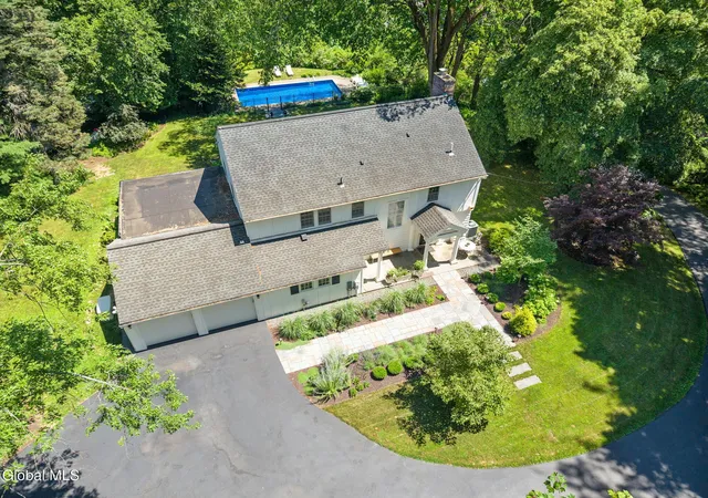 3rd image of 12 Fiddlers Ln, Latham, NY 12110 | MLS# 202623887