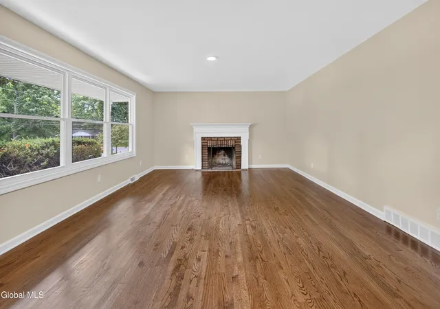 Photo 3 of Single family home for sale at 5 Anita Dr, Schenectady, NY 12302 | MLS# 202622491 | Listing updated on 2026-09-17