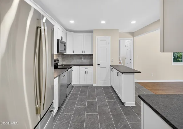 Photo 4 of Single family home for sale at 5 Anita Dr, Schenectady, NY 12302 | MLS# 202622491 | Listing updated on 2026-09-17