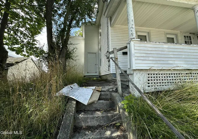 4th image of 6 Henry St, Amsterdam, NY 12010 | MLS# 202622426
