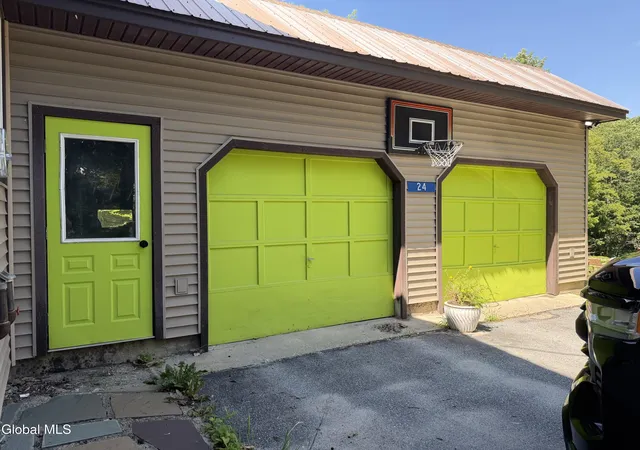 Photo 4 of Single family home for sale at 24 Lakeview Ave, Moriah, NY 12960 | MLS# 202622489 | Listing updated on 2026-08-26