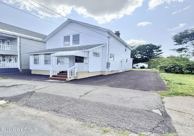 Photo 3 of Single family home for sale at 822 Sargent Pl, Schenectady, NY 12303 | MLS# 202622511 | Listing updated on 2026-08-07