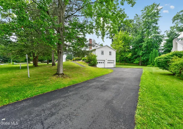 Photo 2 of Sale Pending at 14 Rolling Brk Dr, Clifton Park, NY 12065 | MLS# 202622772 | Listing updated on 2026-09-01