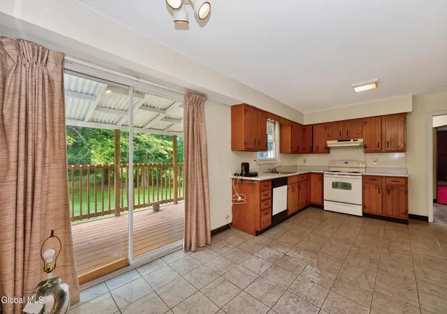 Photo 4 of Sale Pending at 14 Rolling Brk Dr, Clifton Park, NY 12065 | MLS# 202622772 | Listing updated on 2026-09-01