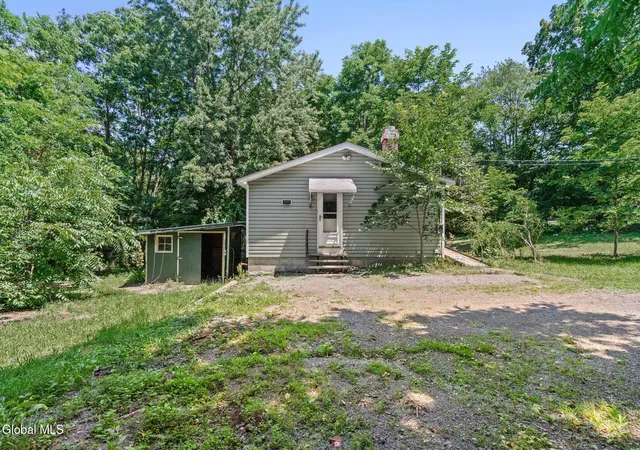 Photo 4 of Sale Pending at 606 W Glenville Rd, Schenectady, NY 12302 | MLS# 202622840 | Listing updated on 2026-08-03
