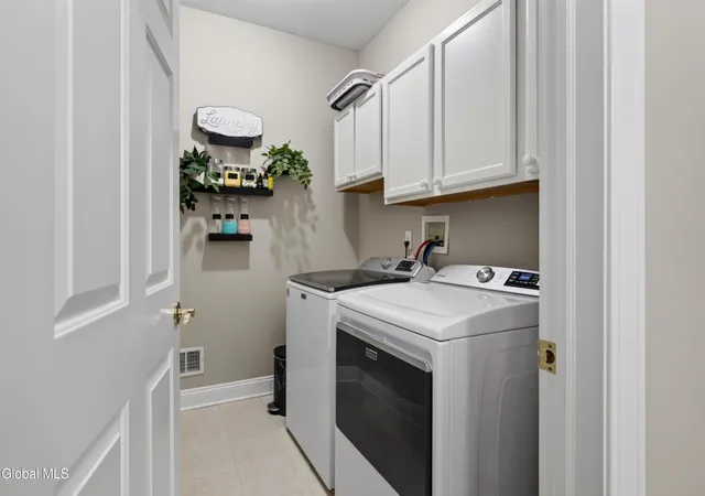 Listing Photo 5 - Condo for sale in building located at 802 Vly Pointe Dr, Schenectady, NY 12309