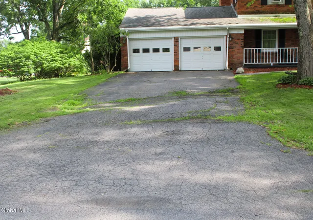 Photo 3 of Single family home for sale at 1015 Cheyenne Rd, Schenectady, NY 12302 | MLS# 202622741 | Listing updated on 2026-09-17