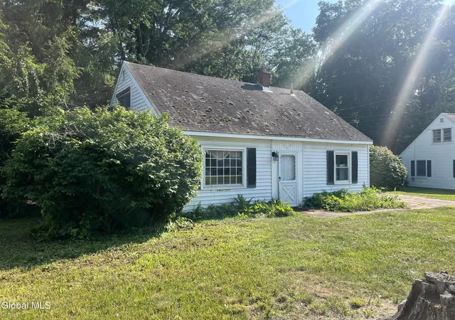 2nd image of 2044 Pyle Rd, Schenectady, NY 12303 | MLS# 202622649