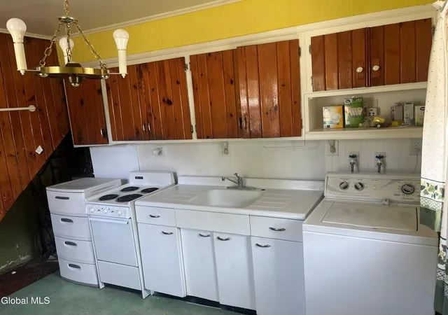 Photo 4 of Sale Pending at 2044 Pyle Rd, Schenectady, NY 12303 | MLS# 202622649 | Listing updated on 2026-08-04