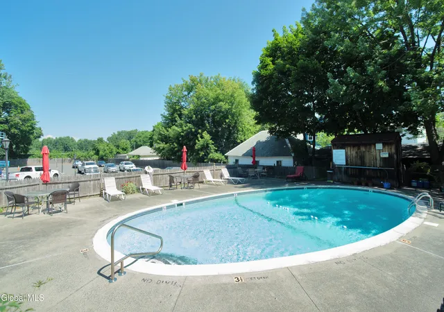 2nd image of 137 Front St #APT 203, Schenectady, NY 12305 | MLS# 202623085