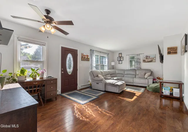 3rd image of 5 Memory Ln, Schenectady, NY 12304 | MLS# 202622668