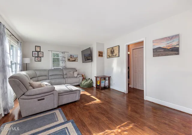 4th image of 5 Memory Ln, Schenectady, NY 12304 | MLS# 202622668