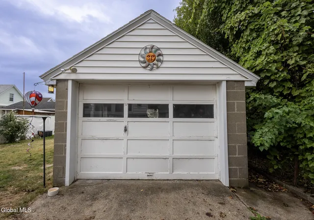 39th image of 1646 Van Cortland St, Schenectady, NY 12303 | MLS# 202622904