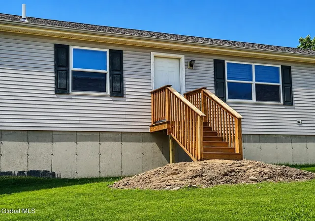 2nd image of 1225 Goldfoot Rd, Schenectady, NY 12302 | MLS# 202622693