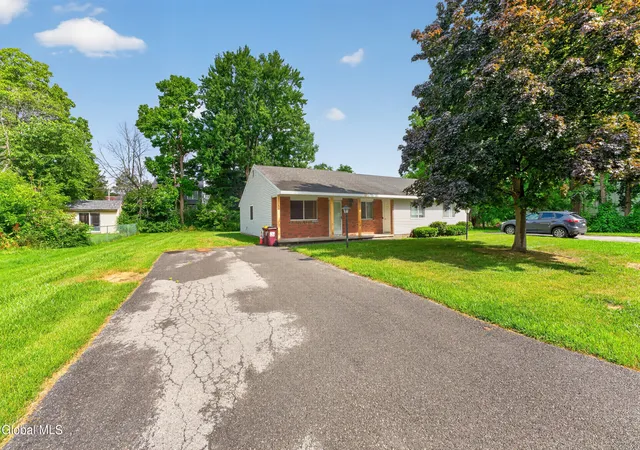2nd image of 17 Berwyn St, Schenectady, NY 12304 | MLS# 202623658