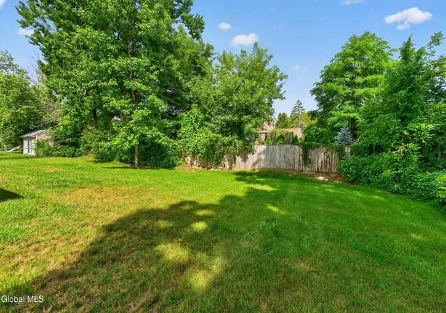 36th image of 17 Berwyn St, Schenectady, NY 12304 | MLS# 202623658