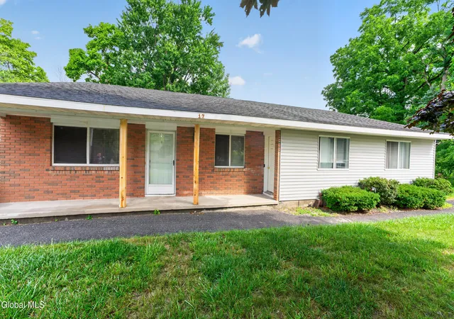 4th image of 17 Berwyn St, Schenectady, NY 12304 | MLS# 202623658